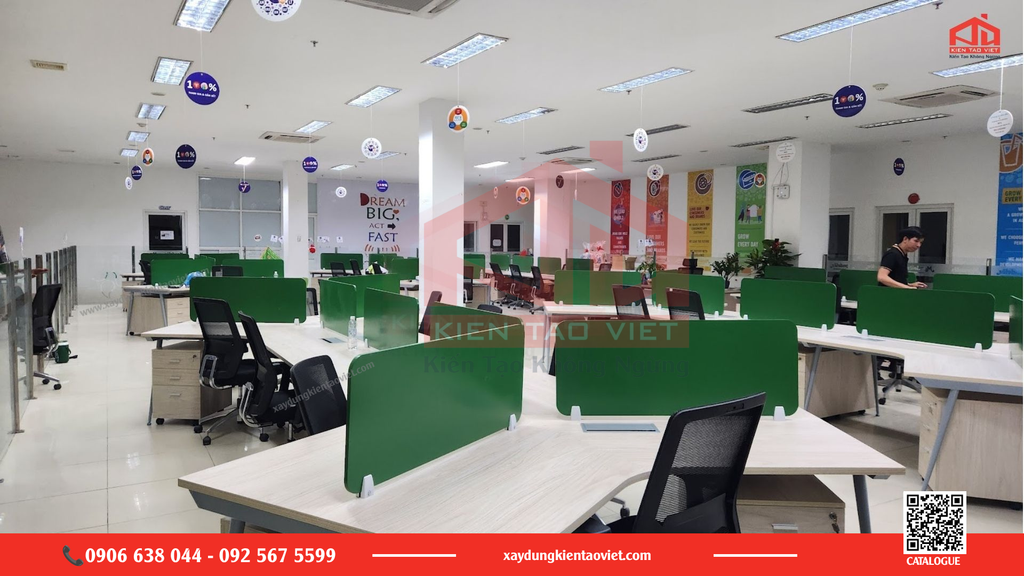 Cải tạo văn phòng trong nhà xưởng đòi hỏi kỹ thuật xử lý cách âm, chống bụi và tuân thủ quy định PCCC.
